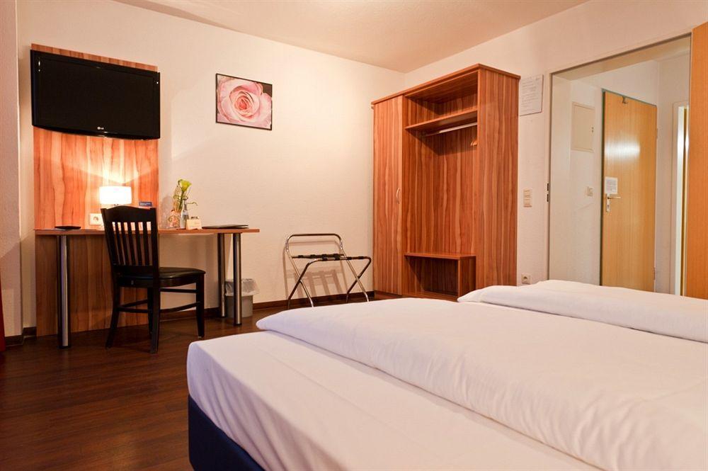 Hotel Domino Штутгарт Экстерьер фото