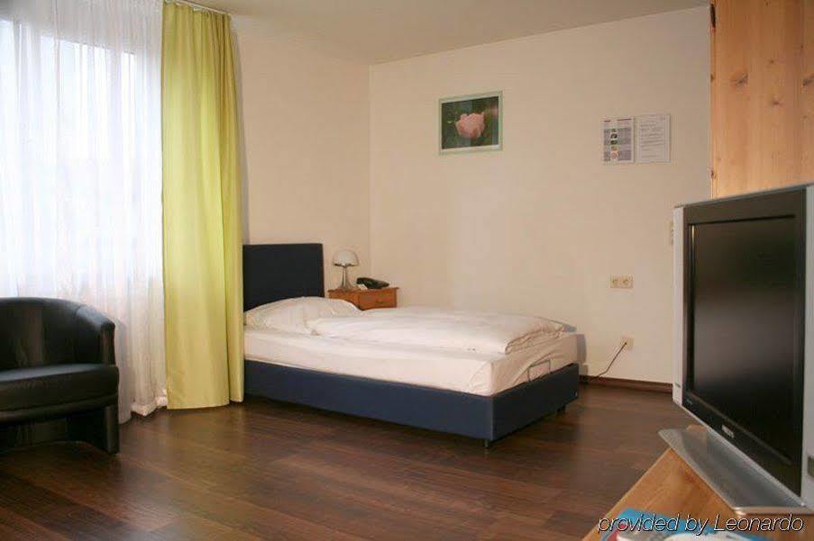 Hotel Domino Штутгарт Экстерьер фото