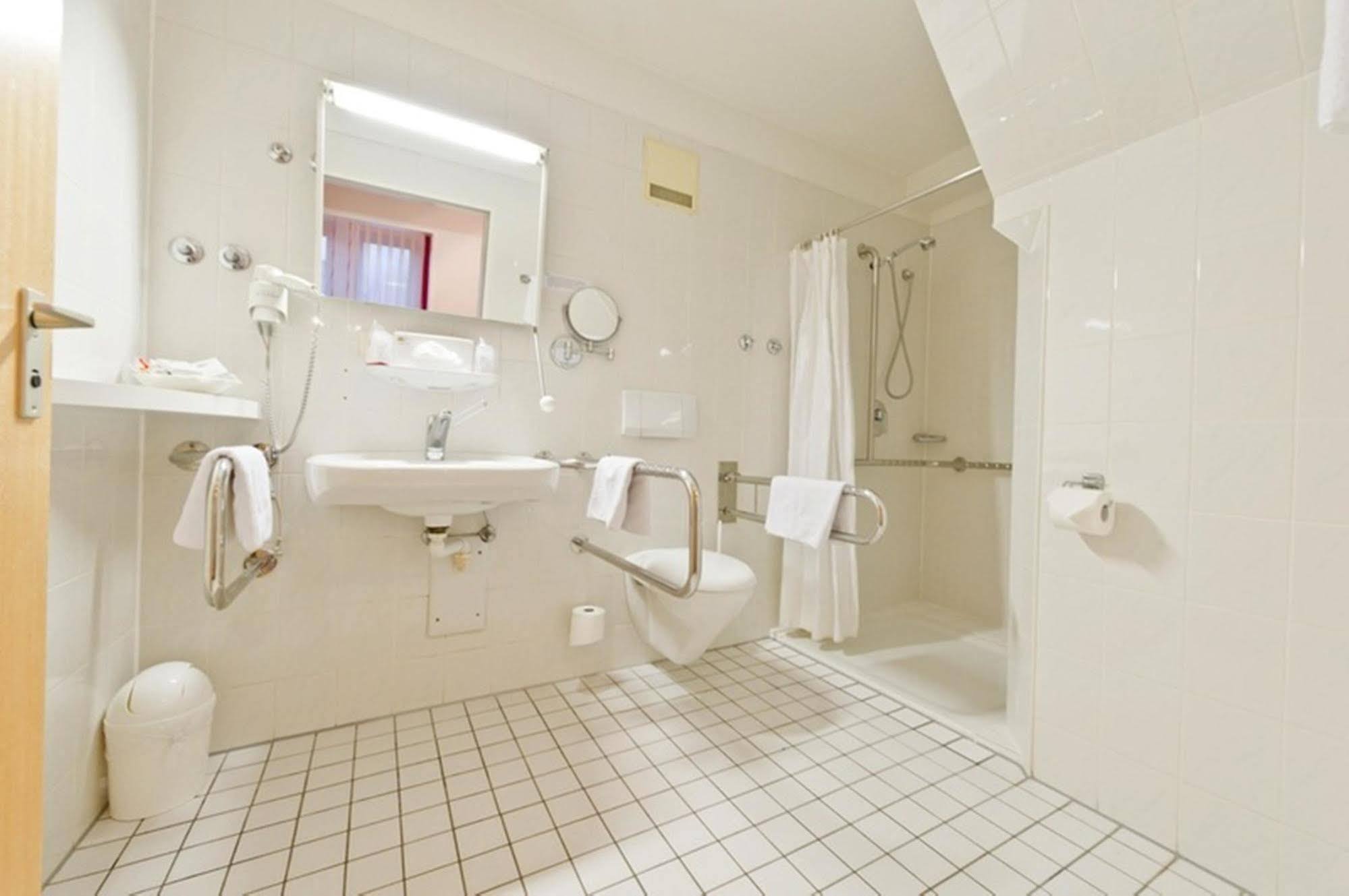 Hotel Domino Штутгарт Экстерьер фото